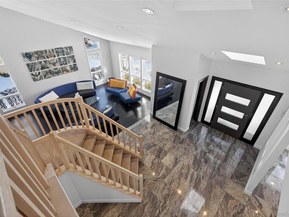 48 Westwood Court, Woodbury NY 11797