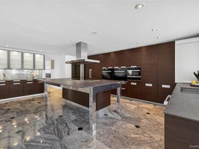 48 Westwood Court, Woodbury NY 11797