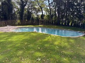 22 Peppermill Lane, Dix Hills NY 11746