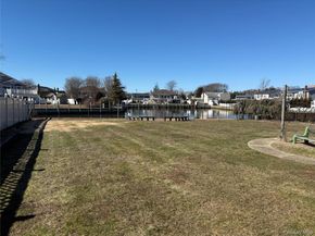 10 Mariners Circle, West Islip NY 11795
