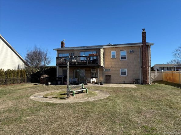 10 Mariners Circle, West Islip NY 11795