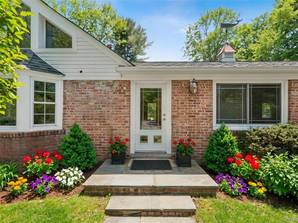 29 Squiretown Road D, Hampton Bays NY 11946