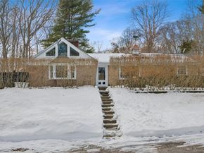 29 Squiretown Road D, Hampton Bays NY 11946