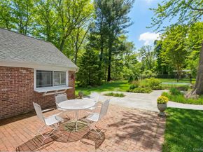 29 Squiretown Road D, Hampton Bays NY 11946
