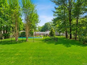 29 Squiretown Road D, Hampton Bays NY 11946