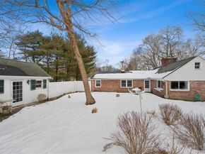 29 Squiretown Road D, Hampton Bays NY 11946