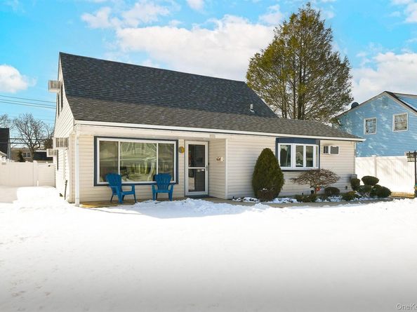 232 Old Farm Road, Levittown NY 11756