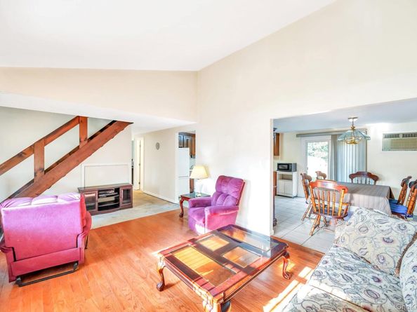 75 White Pine Way, Medford NY 11763
