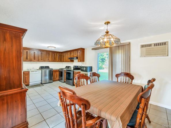 75 White Pine Way, Medford NY 11763