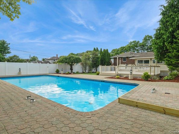 120 Seaman Road, Jericho NY 11753