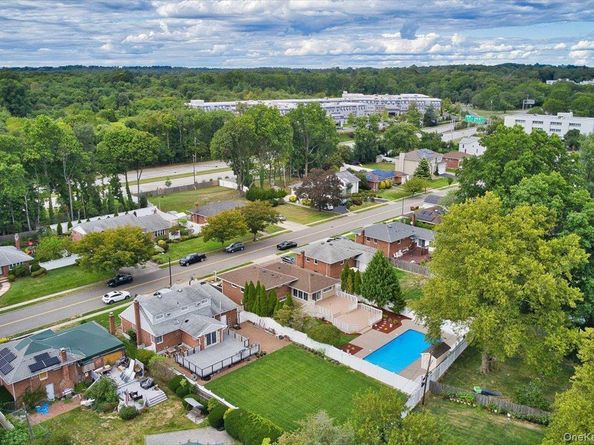 120 Seaman Road, Jericho NY 11753
