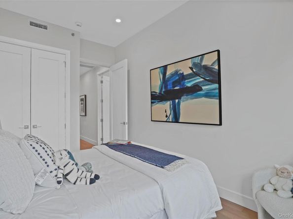 21-31 Shore Blvd 1D, Astoria NY 11105