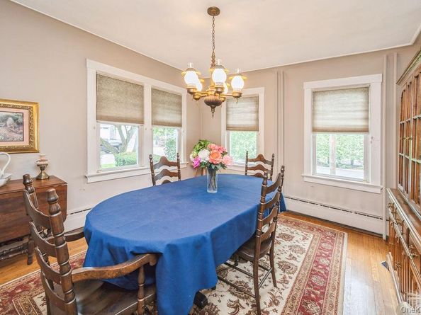 324 Linden Place, Westbury NY 11590