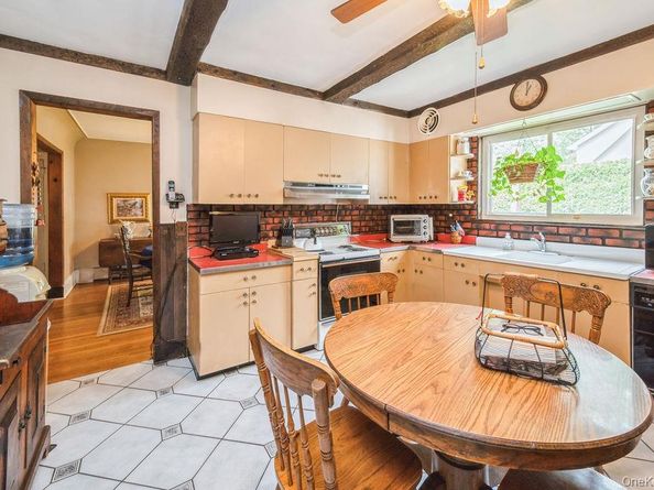 324 Linden Place, Westbury NY 11590