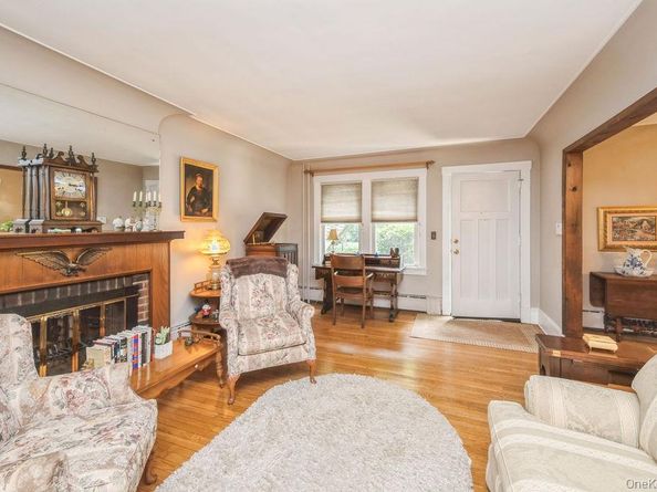 324 Linden Place, Westbury NY 11590