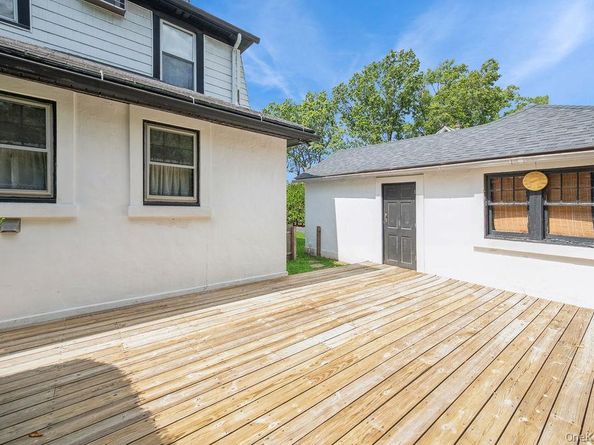 324 Linden Place, Westbury NY 11590