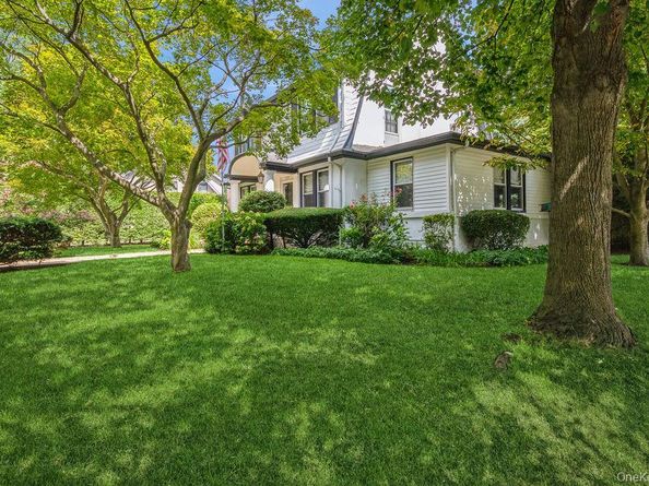 324 Linden Place, Westbury NY 11590