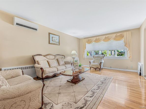 10-08 147th St, Whitestone NY 11357