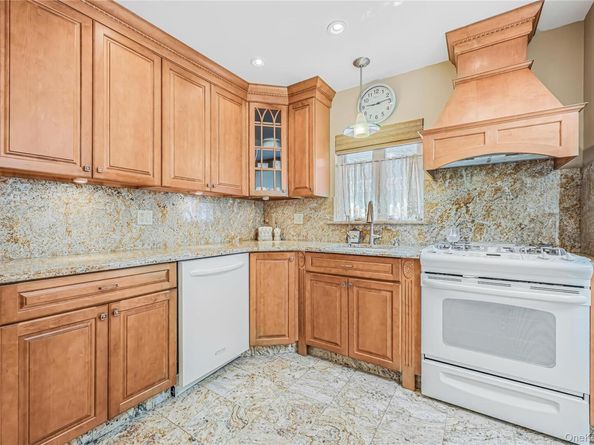 10-08 147th St, Whitestone NY 11357