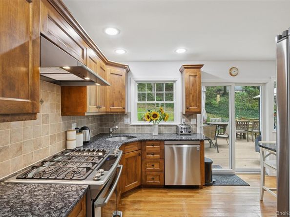 10 Goose Hill Road, Cold Spring Harbor NY 11724