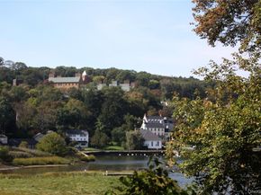 10 Goose Hill Road, Cold Spring Harbor NY 11724