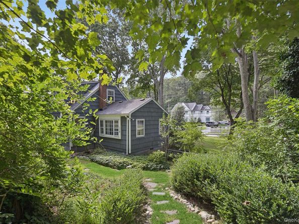 10 Goose Hill Road, Cold Spring Harbor NY 11724