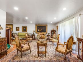 3 Hemsley Lane, Great Neck NY 11023