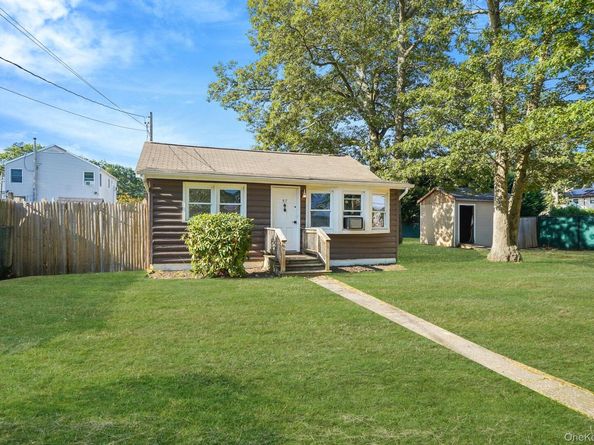 57 4th Street, Ronkonkoma NY 11779