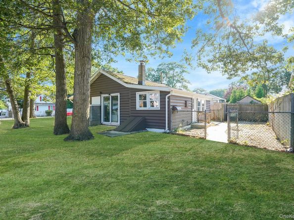57 4th Street, Ronkonkoma NY 11779