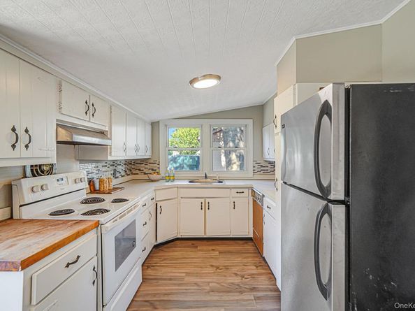 57 4th Street, Ronkonkoma NY 11779
