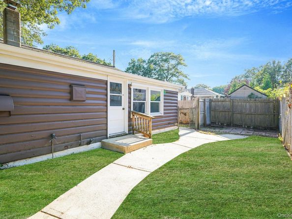 57 4th Street, Ronkonkoma NY 11779