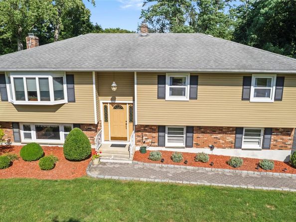 2862 Mead Street, Yorktown Heights NY 10598