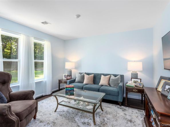 130 Hampton Vista Drive, Manorville NY 11949
