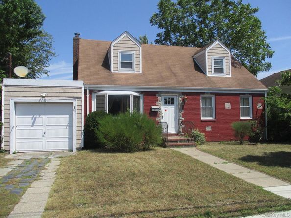 91 Doges Promenade, Lindenhurst NY 11757