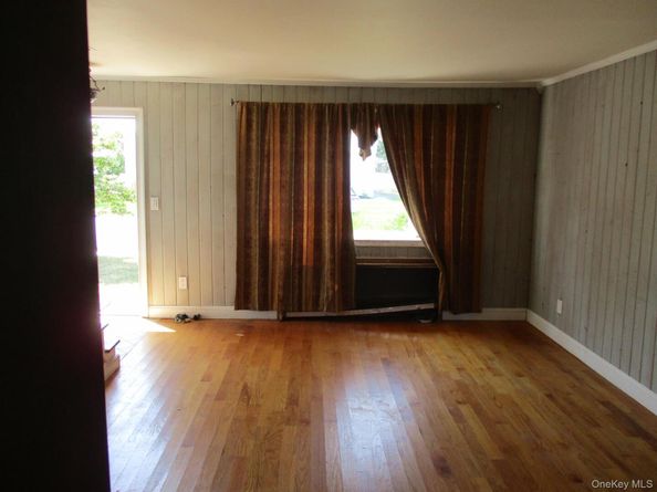 91 Doges Promenade, Lindenhurst NY 11757