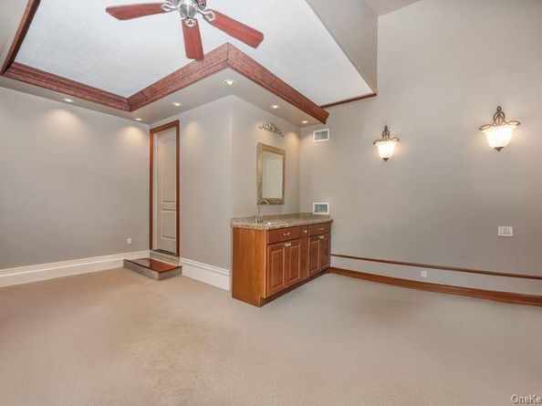 1 Earl Road, Melville NY 11747