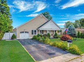 32 Tamarack Street, Central Islip NY 11722