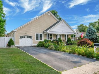 32 Tamarack Street