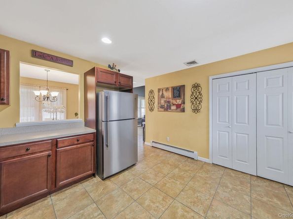 32 Tamarack Street, Central Islip NY 11722