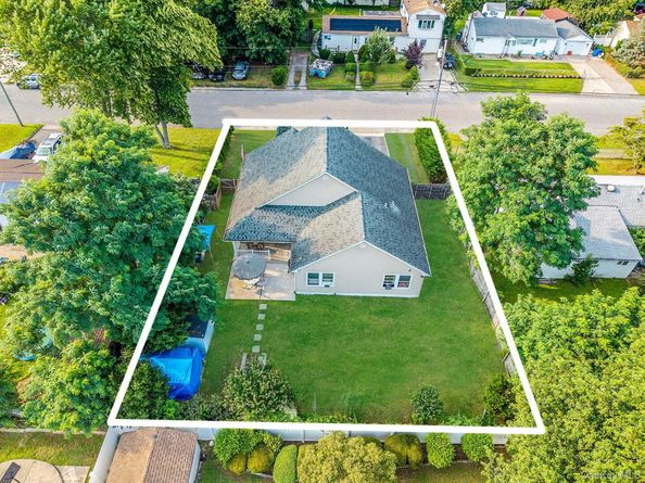 32 Tamarack Street, Central Islip NY 11722