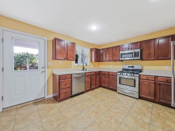 32 Tamarack Street, Central Islip NY 11722