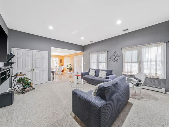 32 Tamarack Street, Central Islip NY 11722