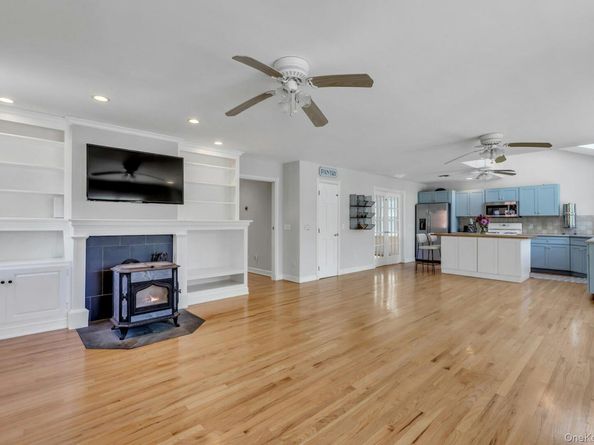 44 Bay Avenue, Bayport NY 11705