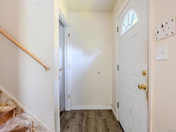 11 Seymour Lane, Medford NY 11763