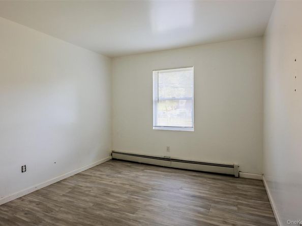 11 Seymour Lane, Medford NY 11763
