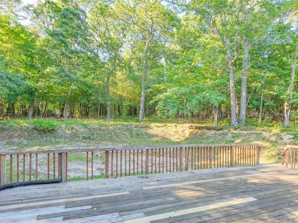 11 Seymour Lane, Medford NY 11763