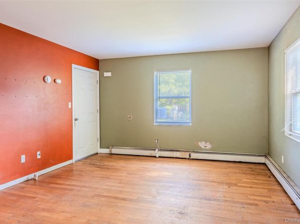 11 Seymour Lane, Medford NY 11763