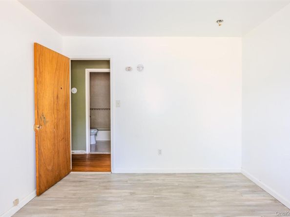 11 Seymour Lane, Medford NY 11763