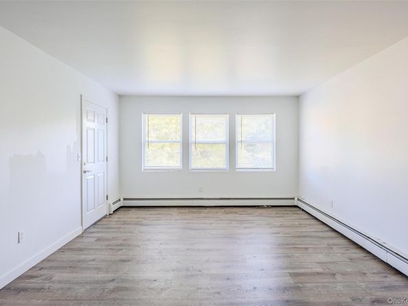 11 Seymour Lane, Medford NY 11763