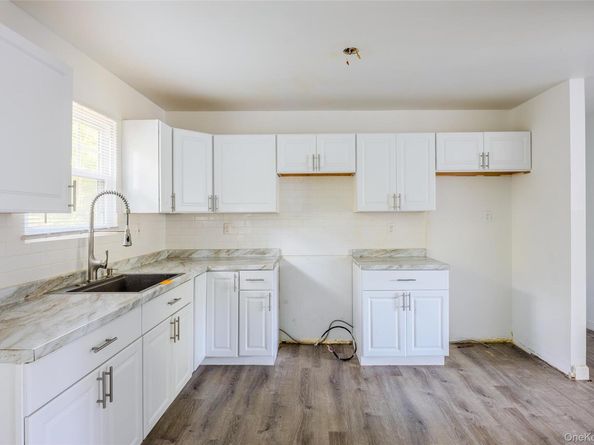 11 Seymour Lane, Medford NY 11763